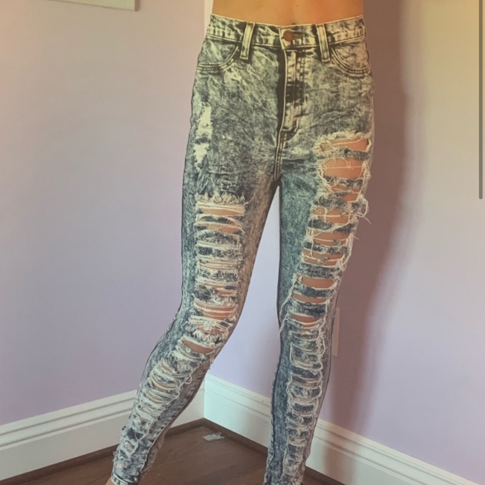 VIBRANT M.I.U RIPPED JEANS